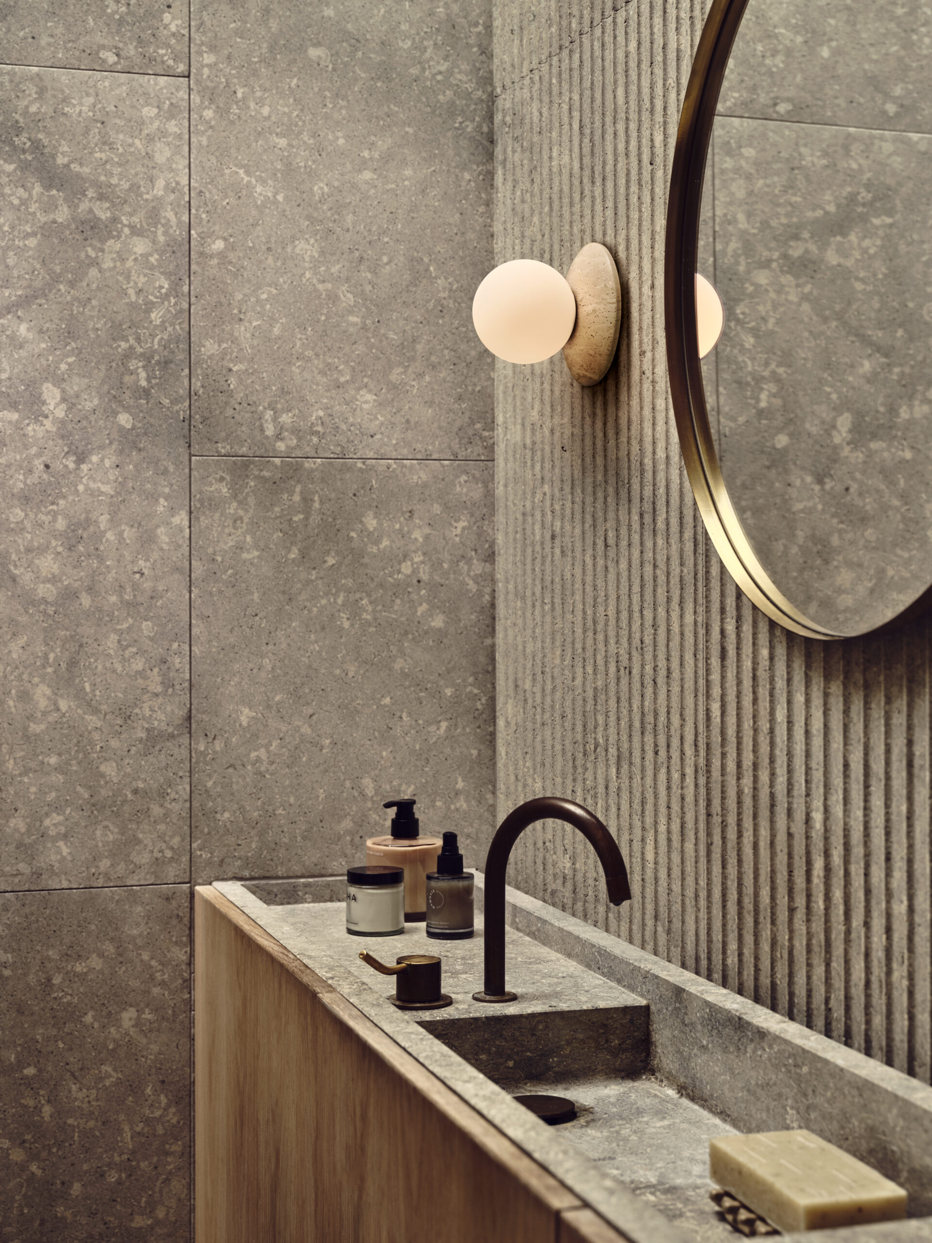 00NEW2023.04_Orbit-Wall-Travertine-1-ON-Ben-Anders-x-Laura-Fulmine-scaled