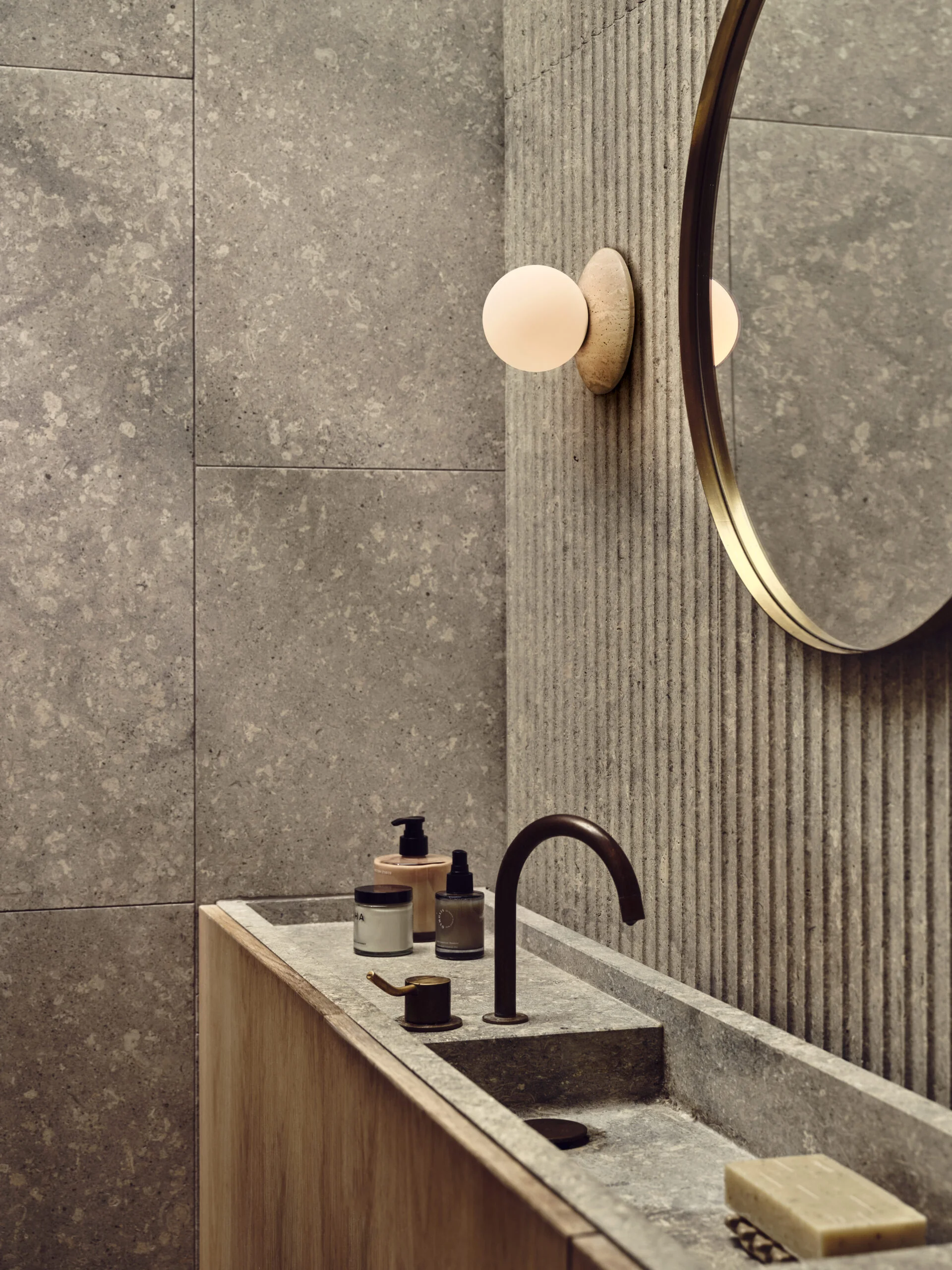 00NEW2023.04_Orbit-Wall-Travertine-1-ON-Ben-Anders-x-Laura-Fulmine-scaled