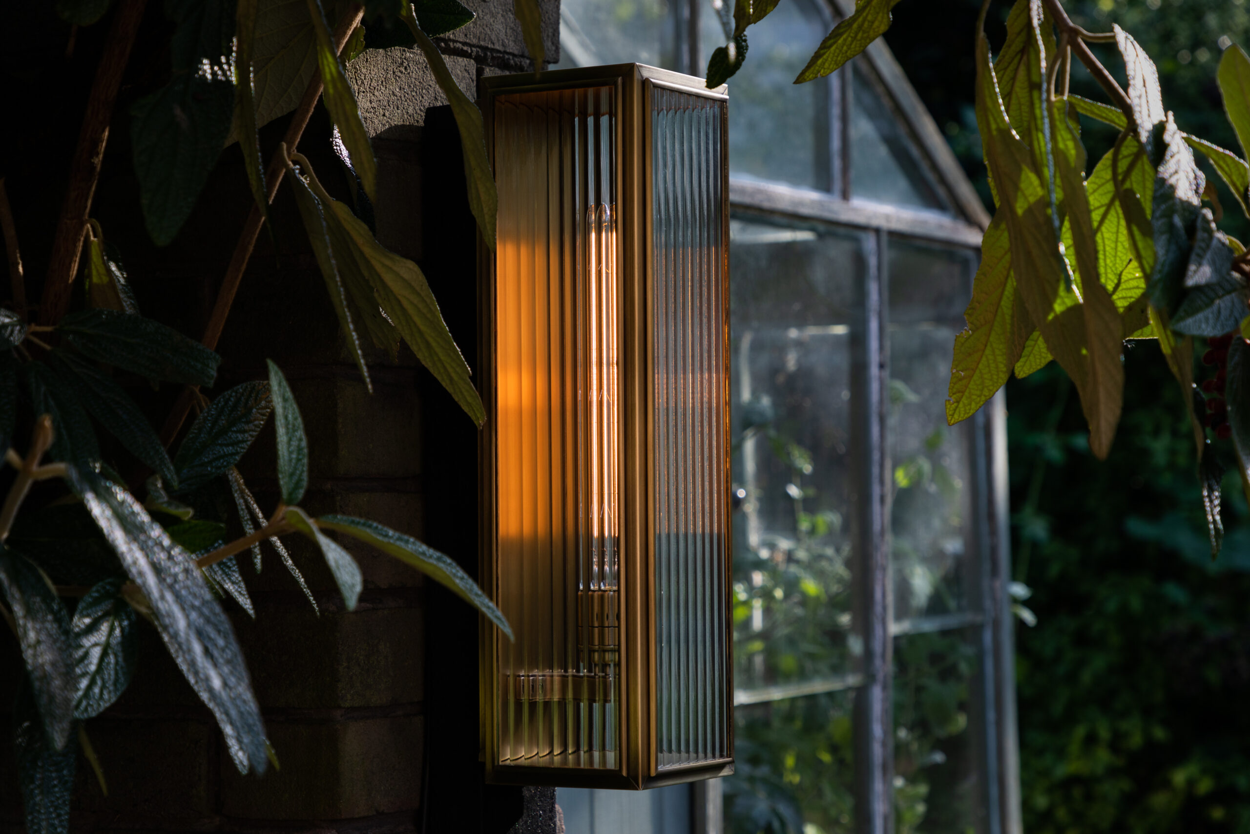 Ash-L-Wall-Reeded-Brass-1-scaled