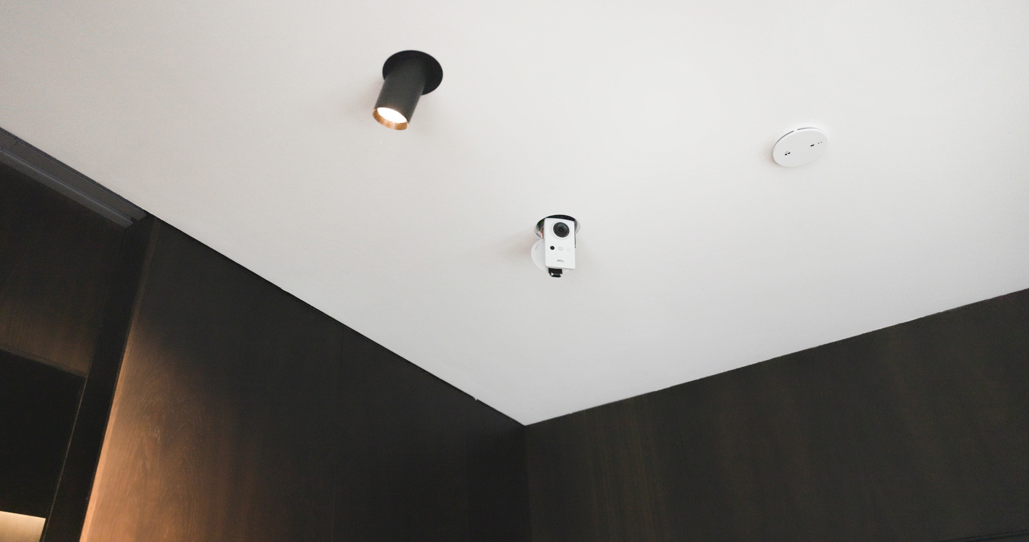 ONE-A_Storm-Medium-Security-Cam_lifestyle.1