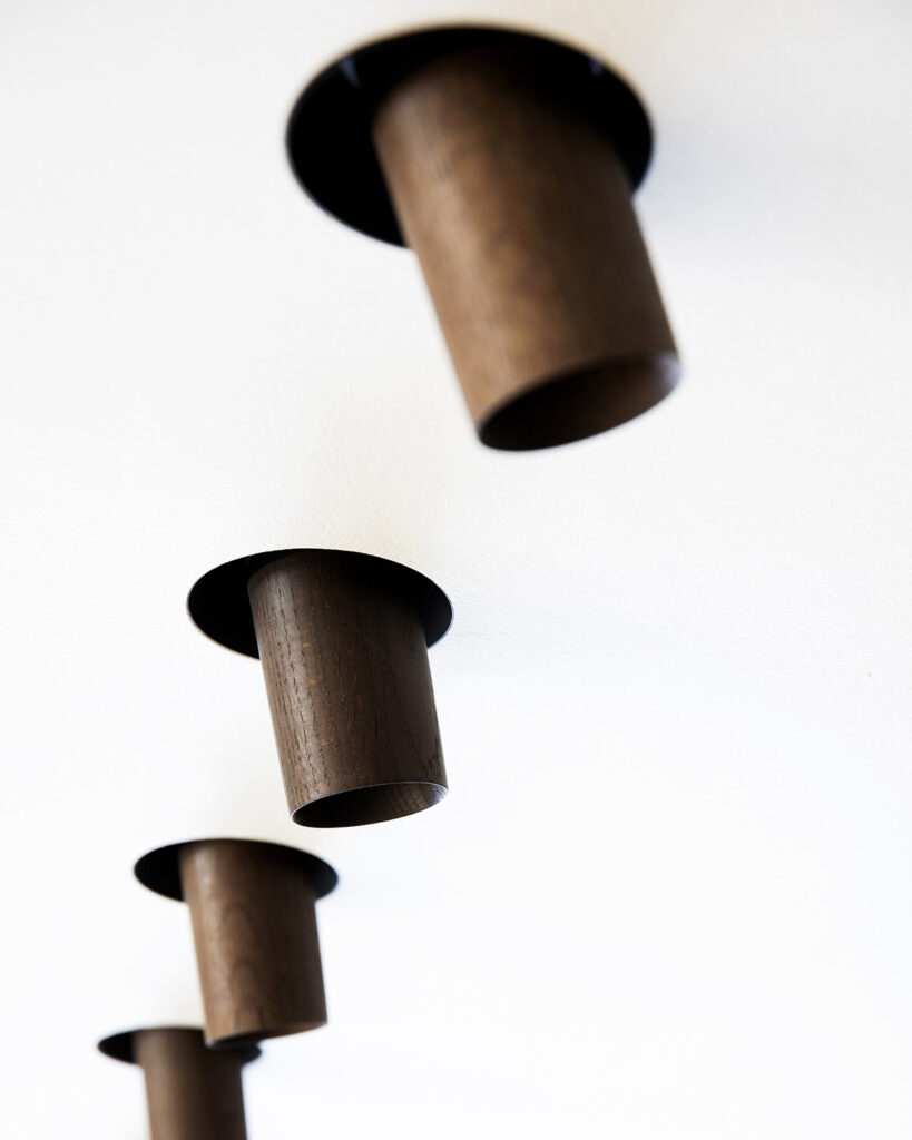 ONEA_Storm-Medium-Base-Tube_OakDark_01