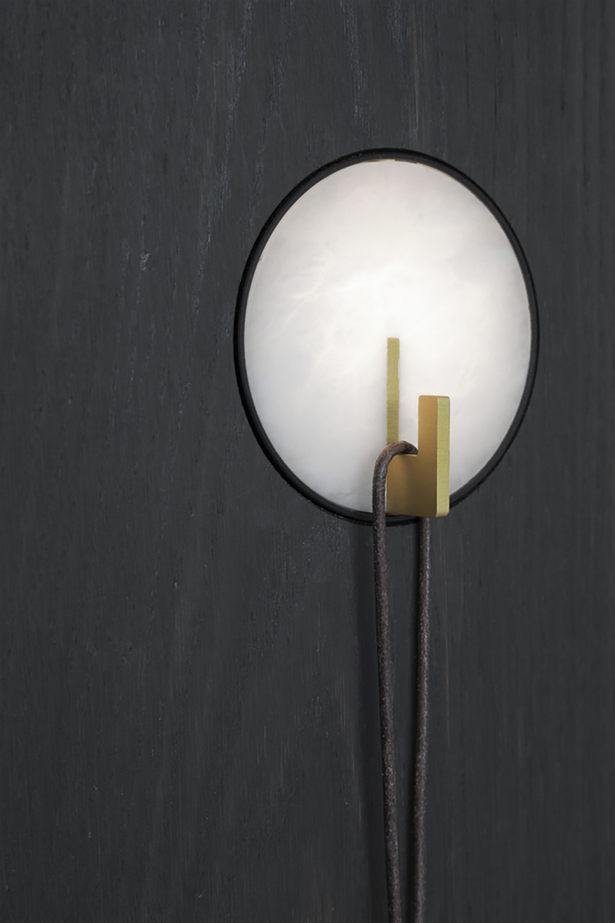 ONEA_Storm-Medium-Hook_Gold_5-1