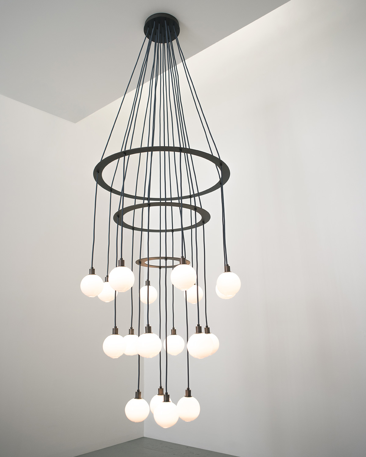 SkLO_Drape_Circle18_LT285WHT_1