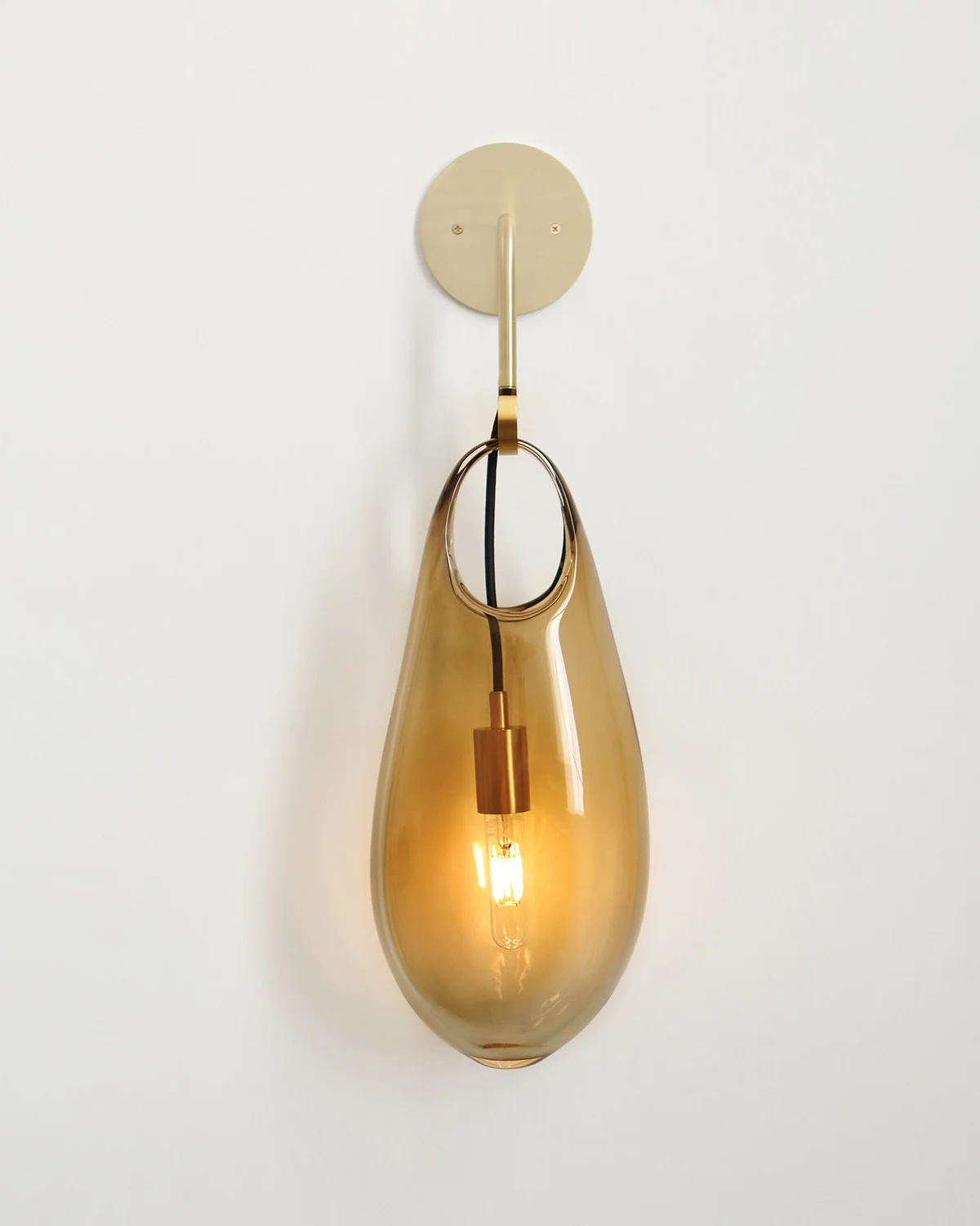 SkLO_Hold18_Sconce_LT261OLVB_SGR-1