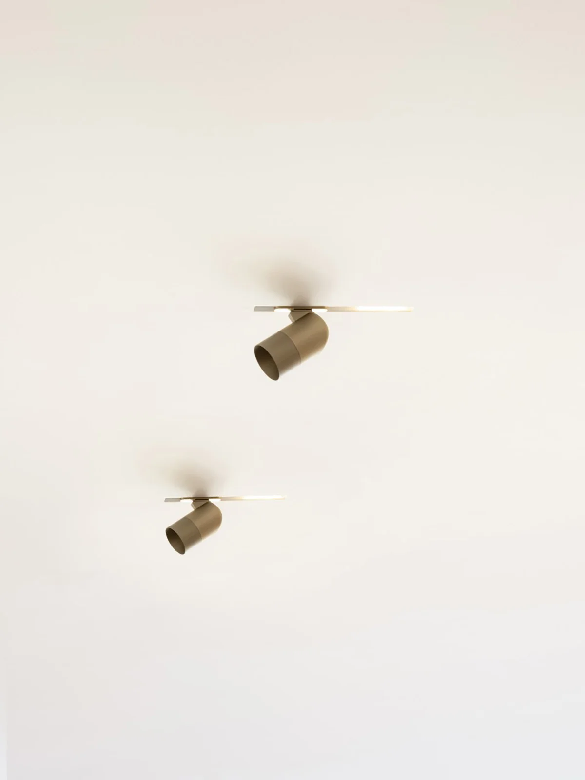 pvd-concept-collections-whiteline-dotsi-image-013